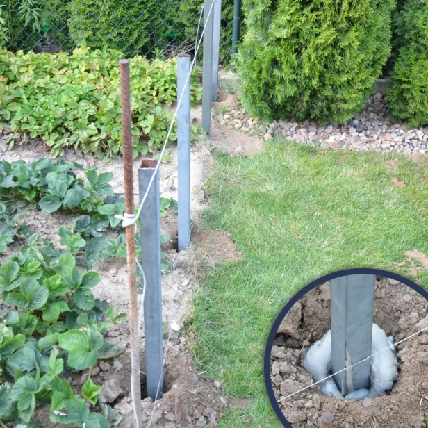 Zastosowanie masy Quikset w montażu słupków metalowych w działkowym ogrodzie.webp